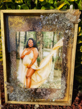 Load image into Gallery viewer, Geode Frame
